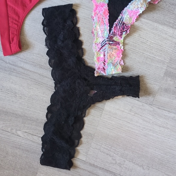 VS PINK thong Bundle - Picture 2 of 11